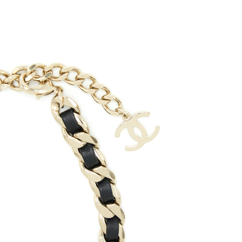 SQUARE CC LEATHER CHAIN CHOKER BLACK AND LIGHT GOLD TONE