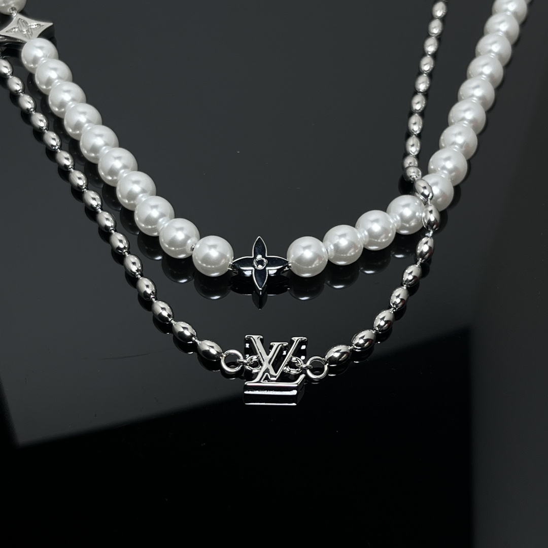 Louis Vuitton Pearls Fusion Necklace