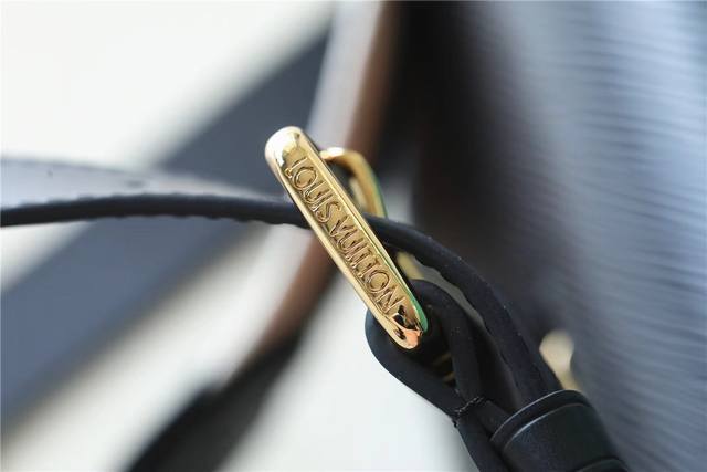 Louis Vuitton M24765 TWIST Medium Handbag