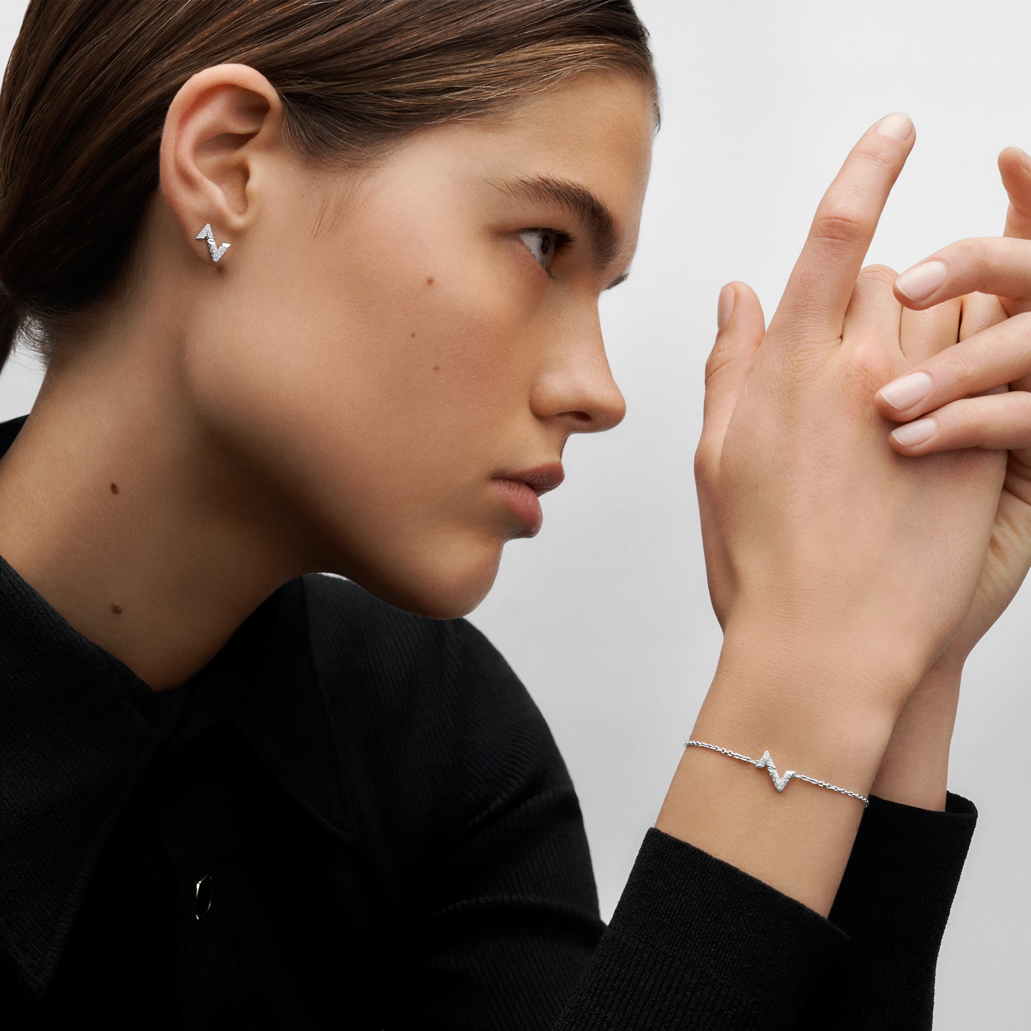 Louis Vuitton Volt Upside Down Chain Bracelet, White Gold And Diamonds