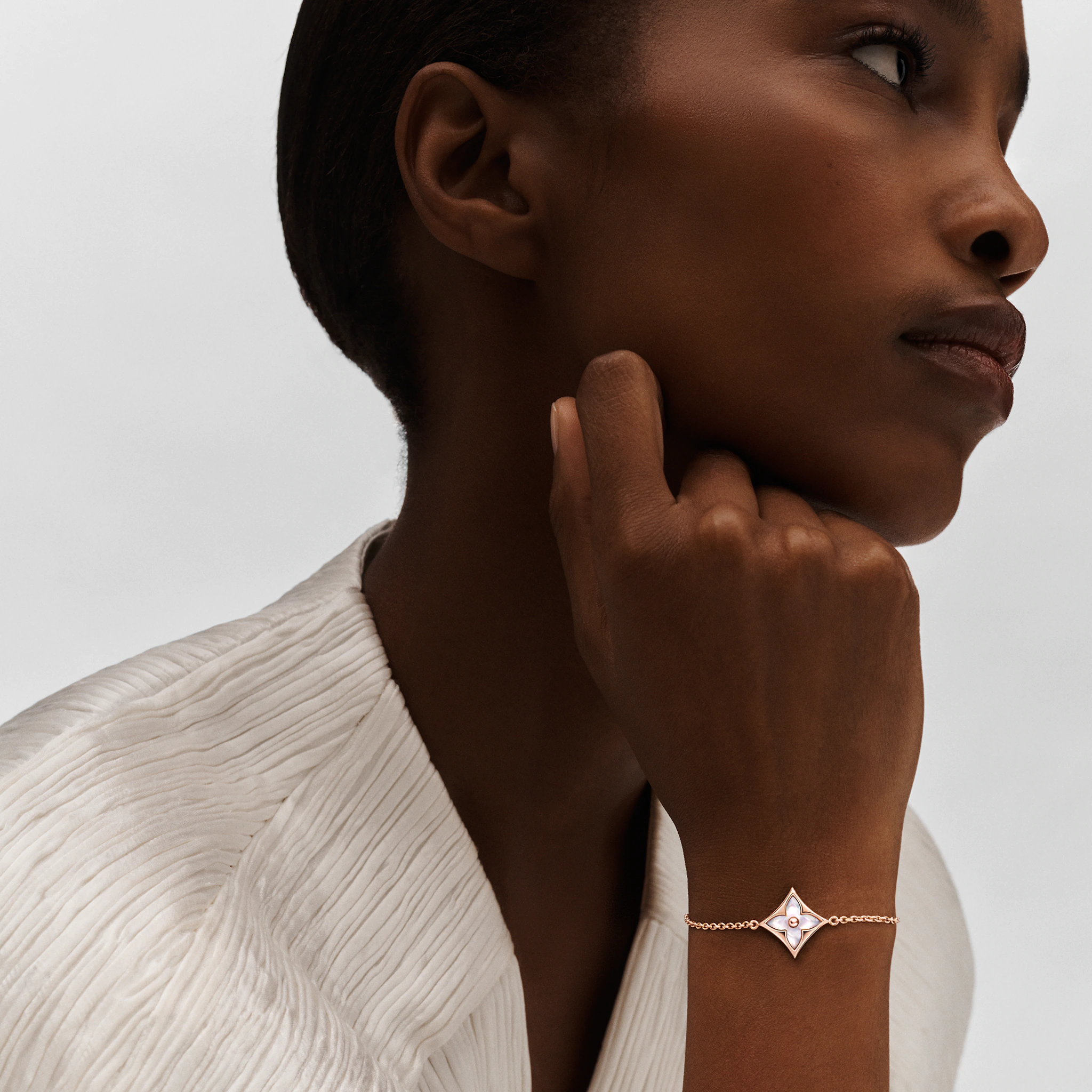 Louis Vuitton Color Blossom star bracelet, pink gold and white mother-of-pearl