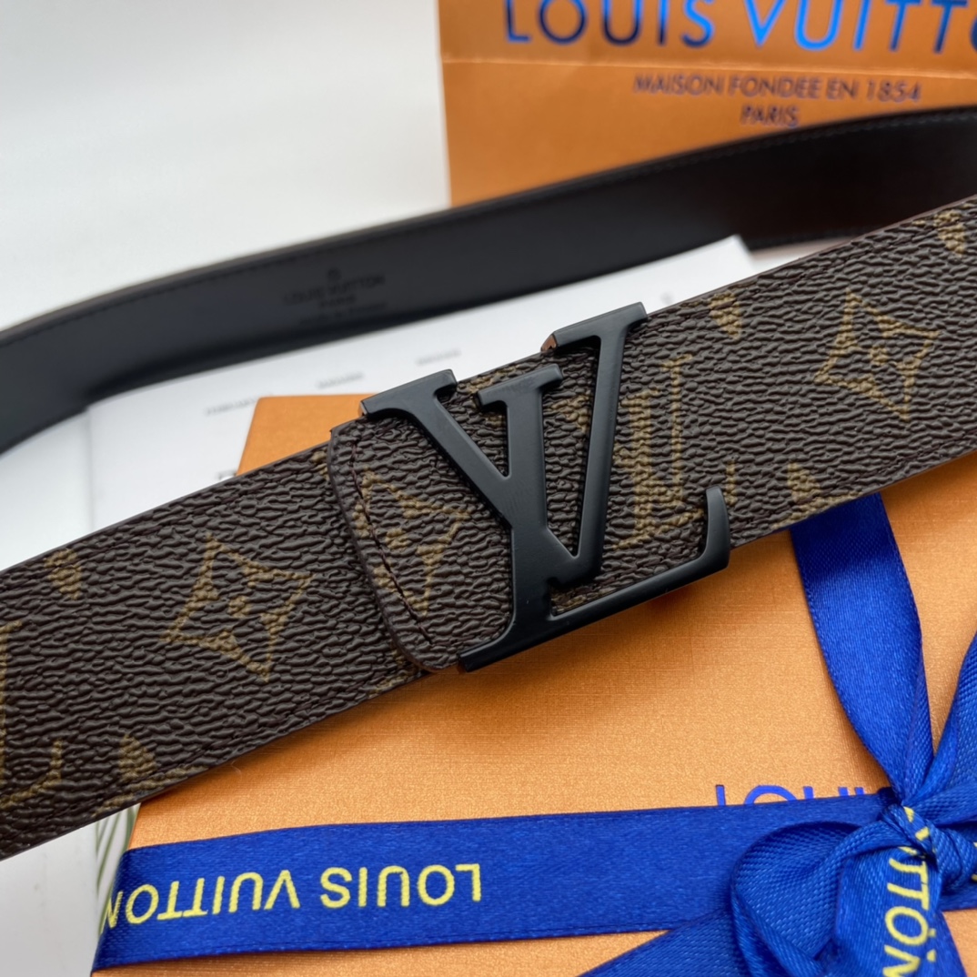 Louis Vuitton INITIALES 40MM REVERSIBLE
