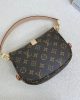 Louis Vuitton M46740 Saumur BB