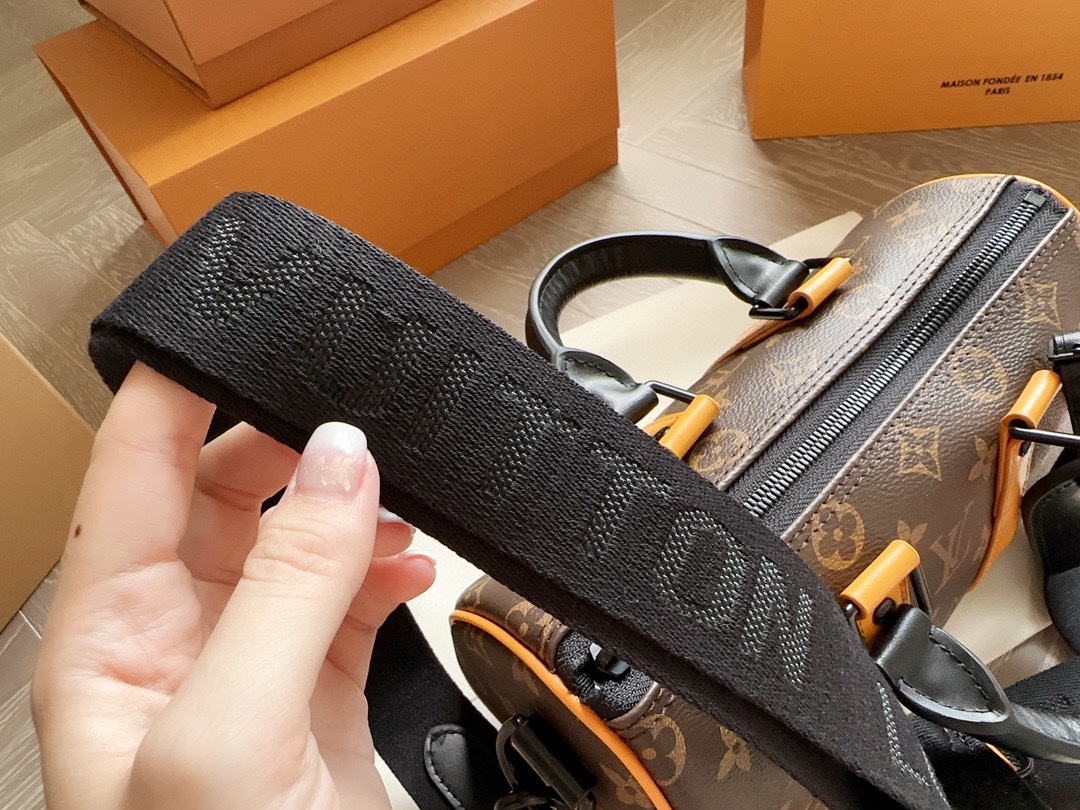 Louis Vuitton M46687 Keepall Bandoulière 25