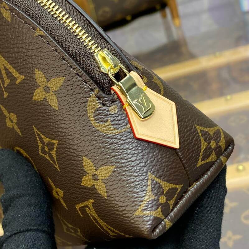 Louis Vuitton Cosmetic Pouch MM M46579