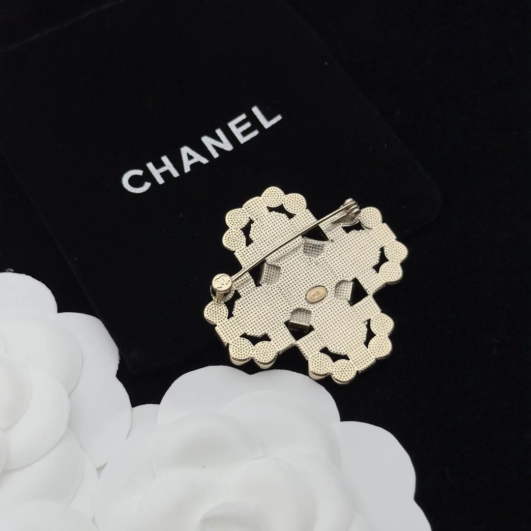 High quality CC brooch