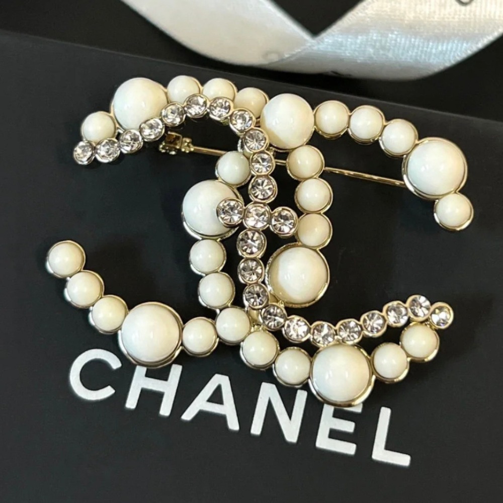 High quality CC brooch