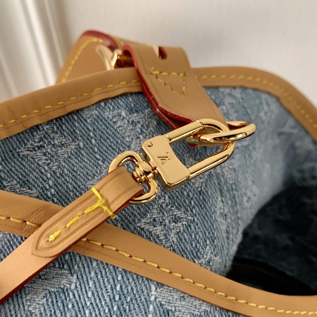 Louis Vuitton CarryAll PM M11462