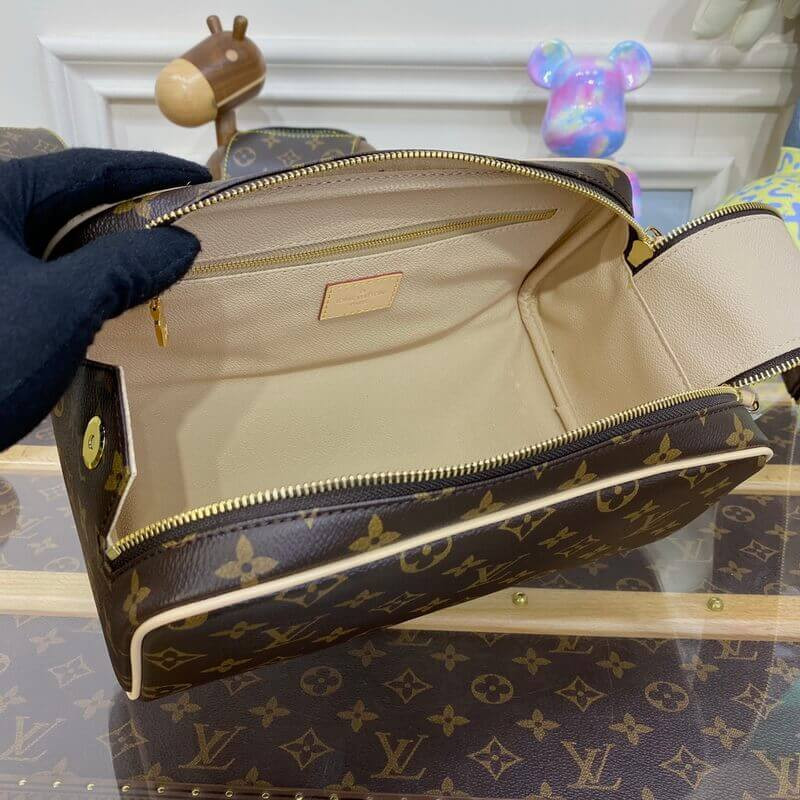 Louis Vuitton Dopp Kit Toilet Pouch M44494