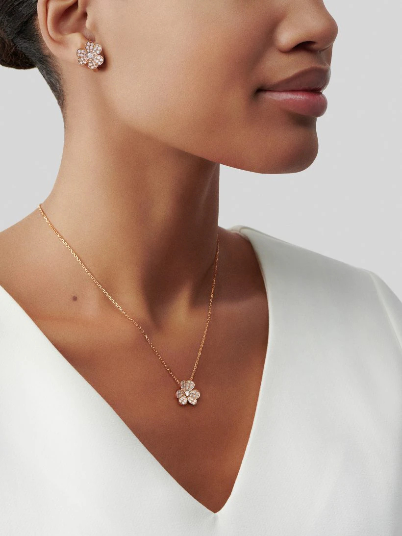 Van Cleef & Arpels Frivole pendant, small model