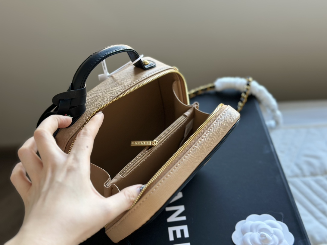 CHANEL Grained Calfskin CC Filigree Vanity Clutch With Chain