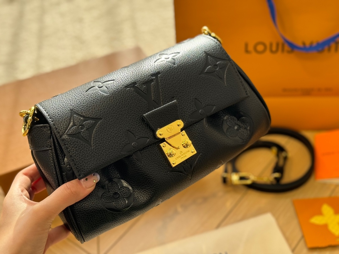 Louis Vuitton Favorite M45813