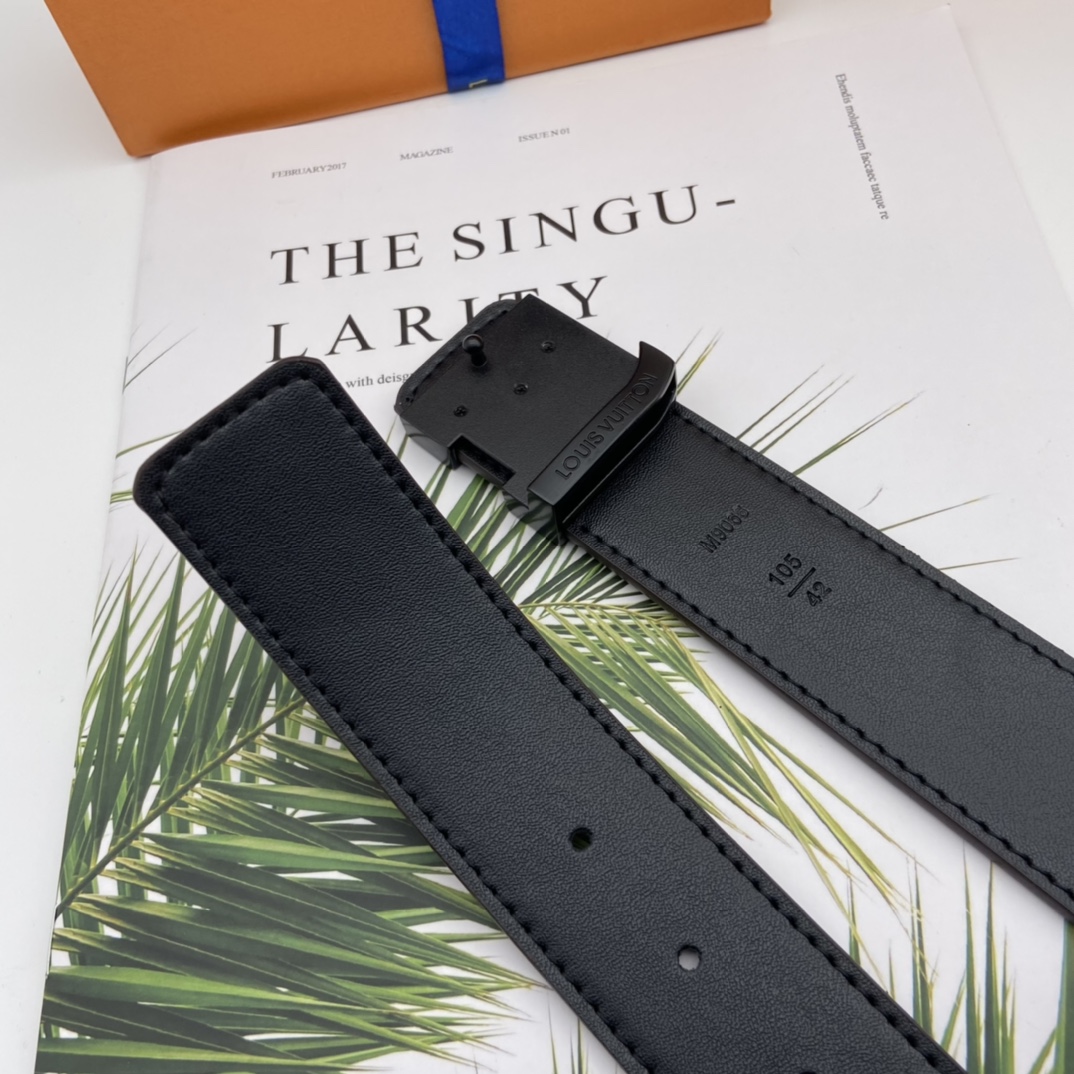 Louis Vuitton INITIALES 40MM REVERSIBLE