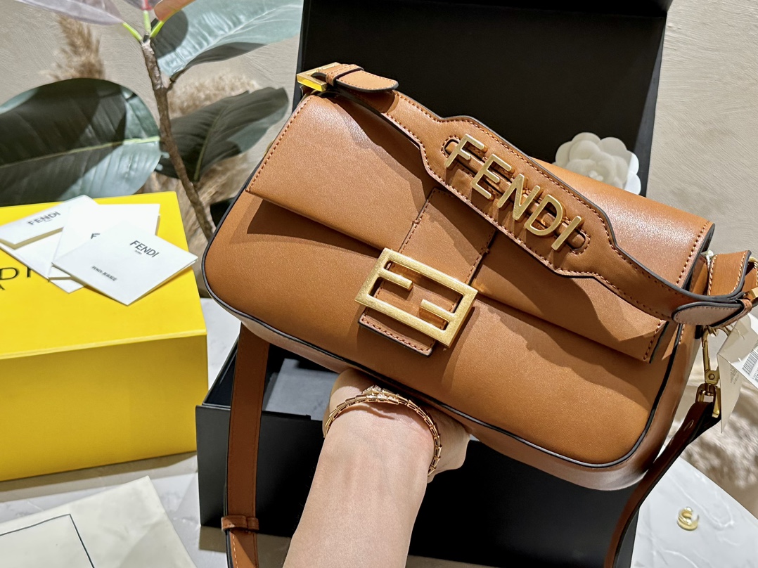 Fendi Baguette  Medium