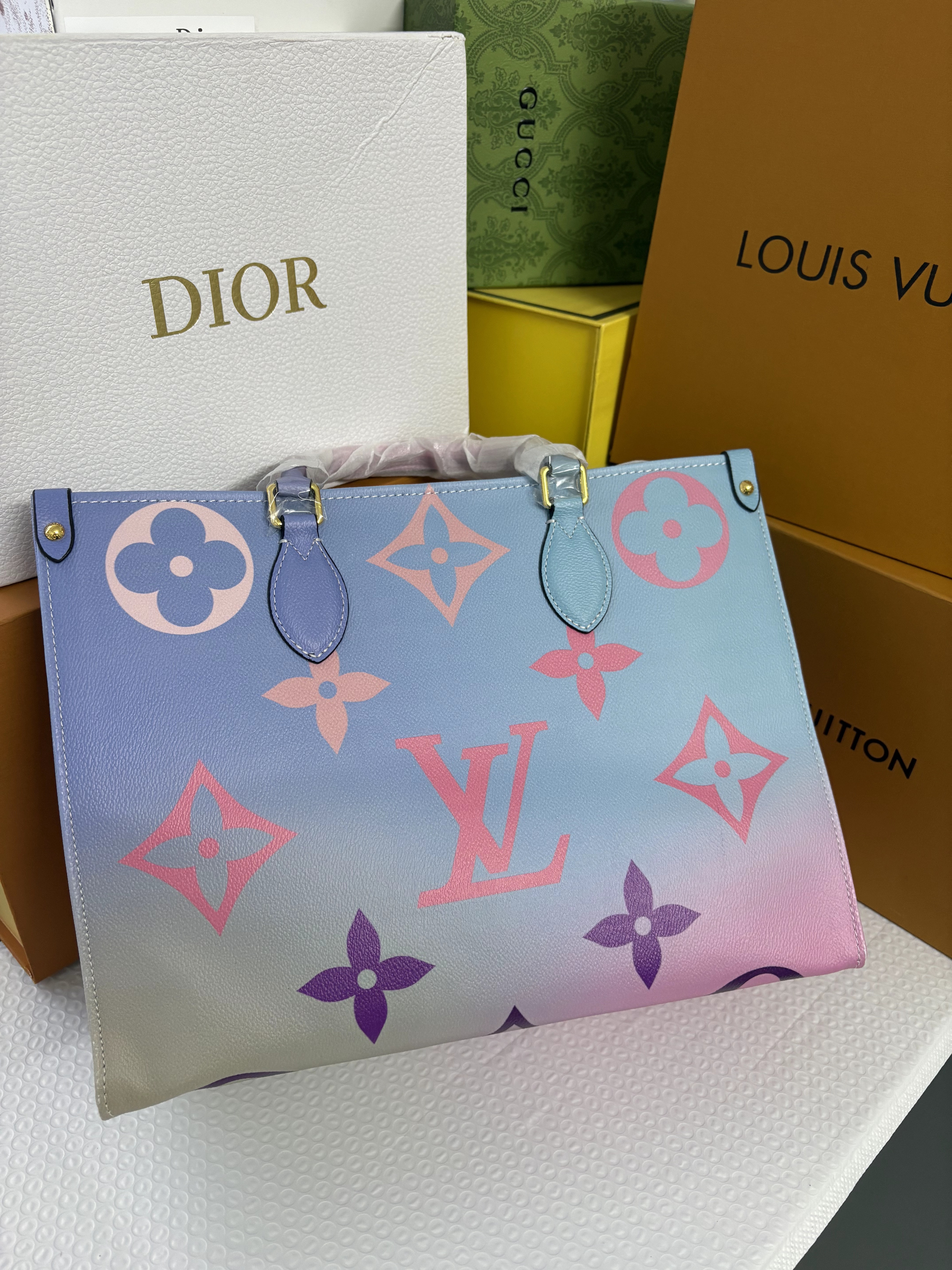 Louis Vuitton OnTheGo MM M20510