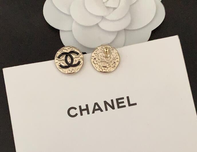 Round black double C earrings