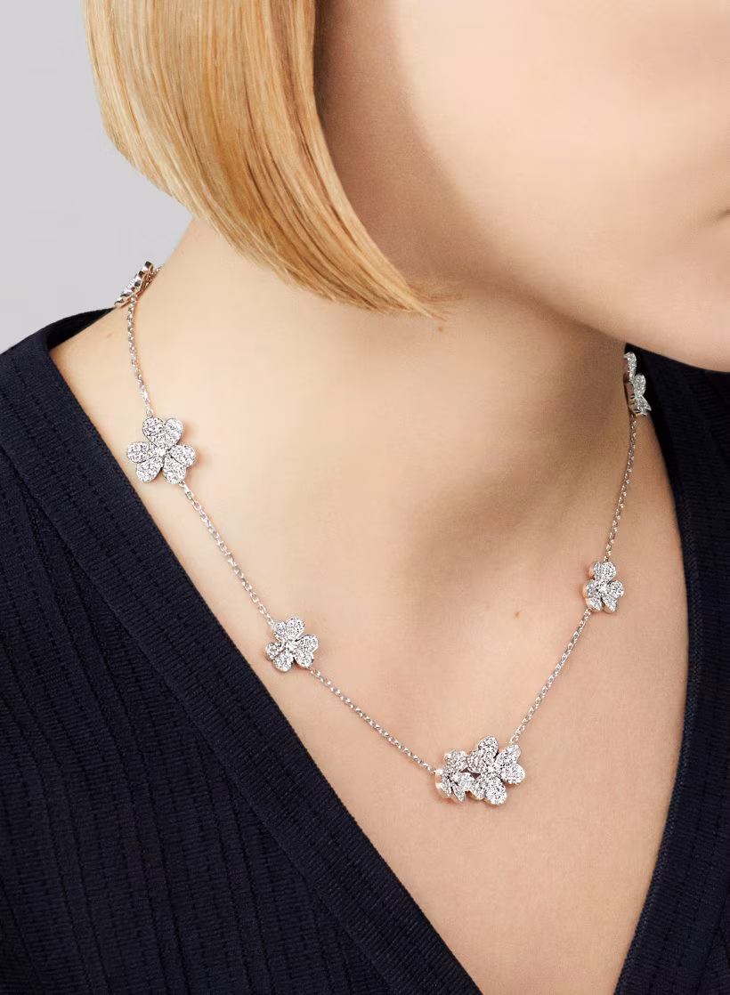 Van Cleef & Arpels Frivole necklace, 9 flowers