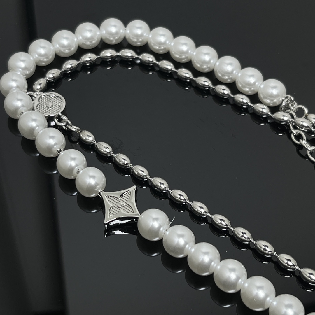 Louis Vuitton Pearls Fusion Necklace