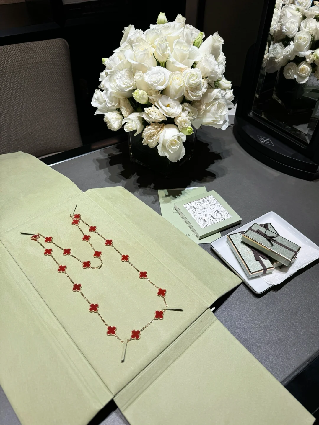 Van Cleef & Arpels 20 Pieces Necklace Set + Ring