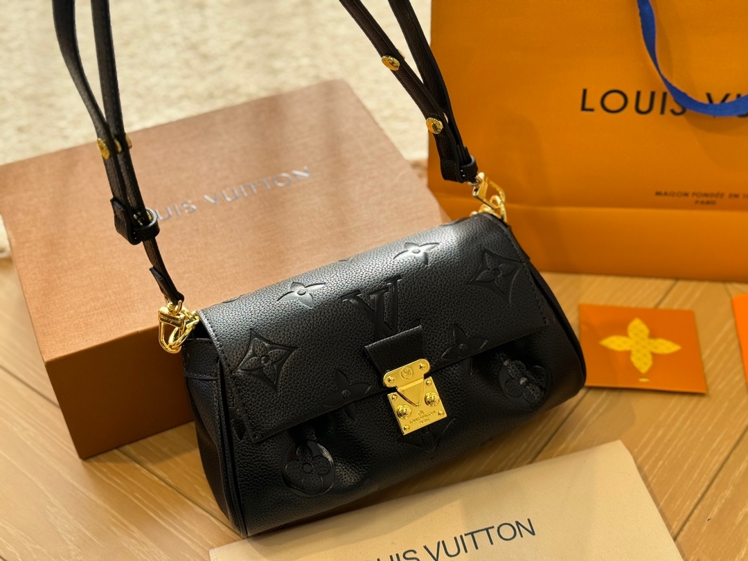 Louis Vuitton Favorite M45813