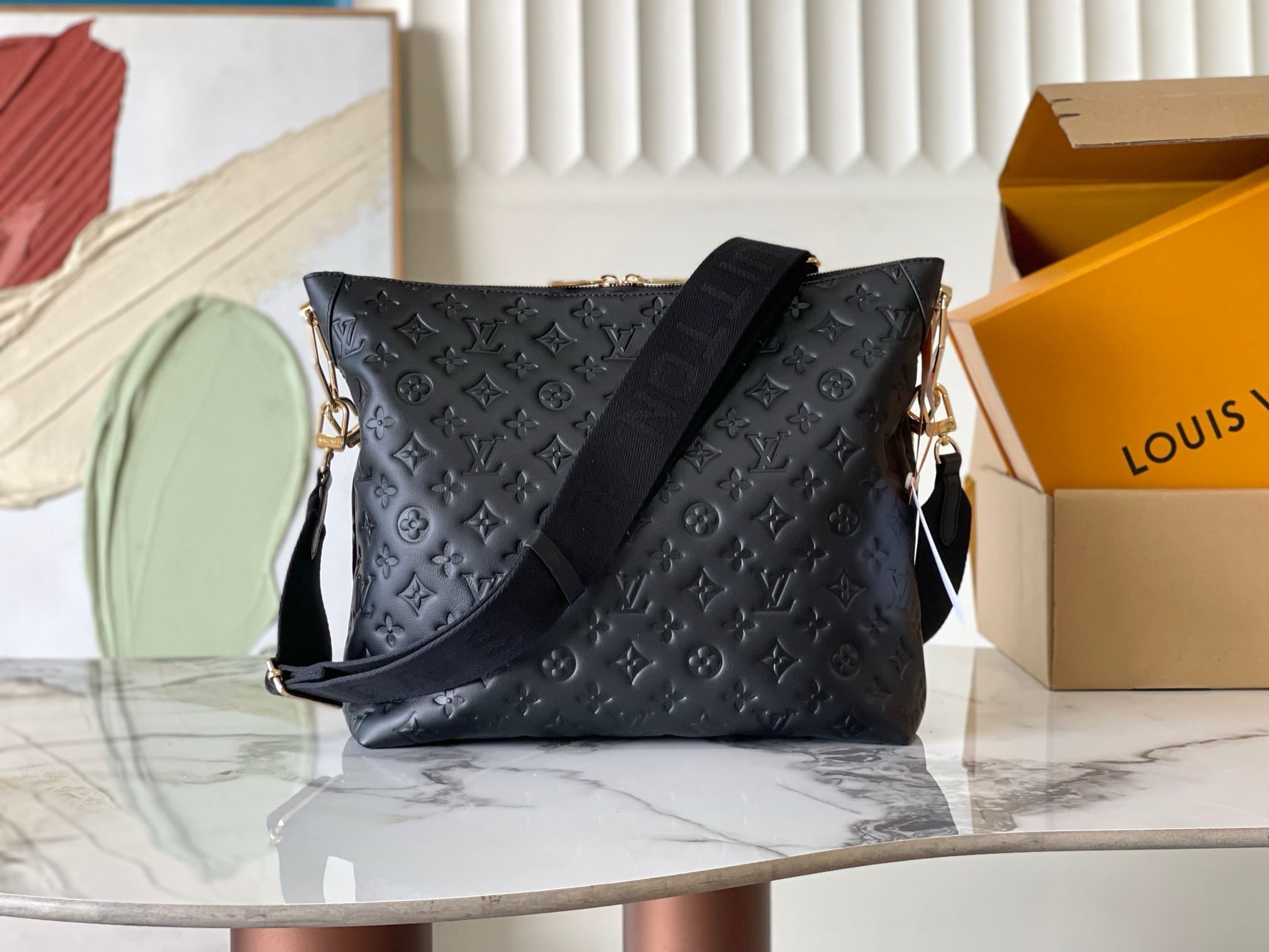 Louis Vuitton M12068 Coussin Hobo MM