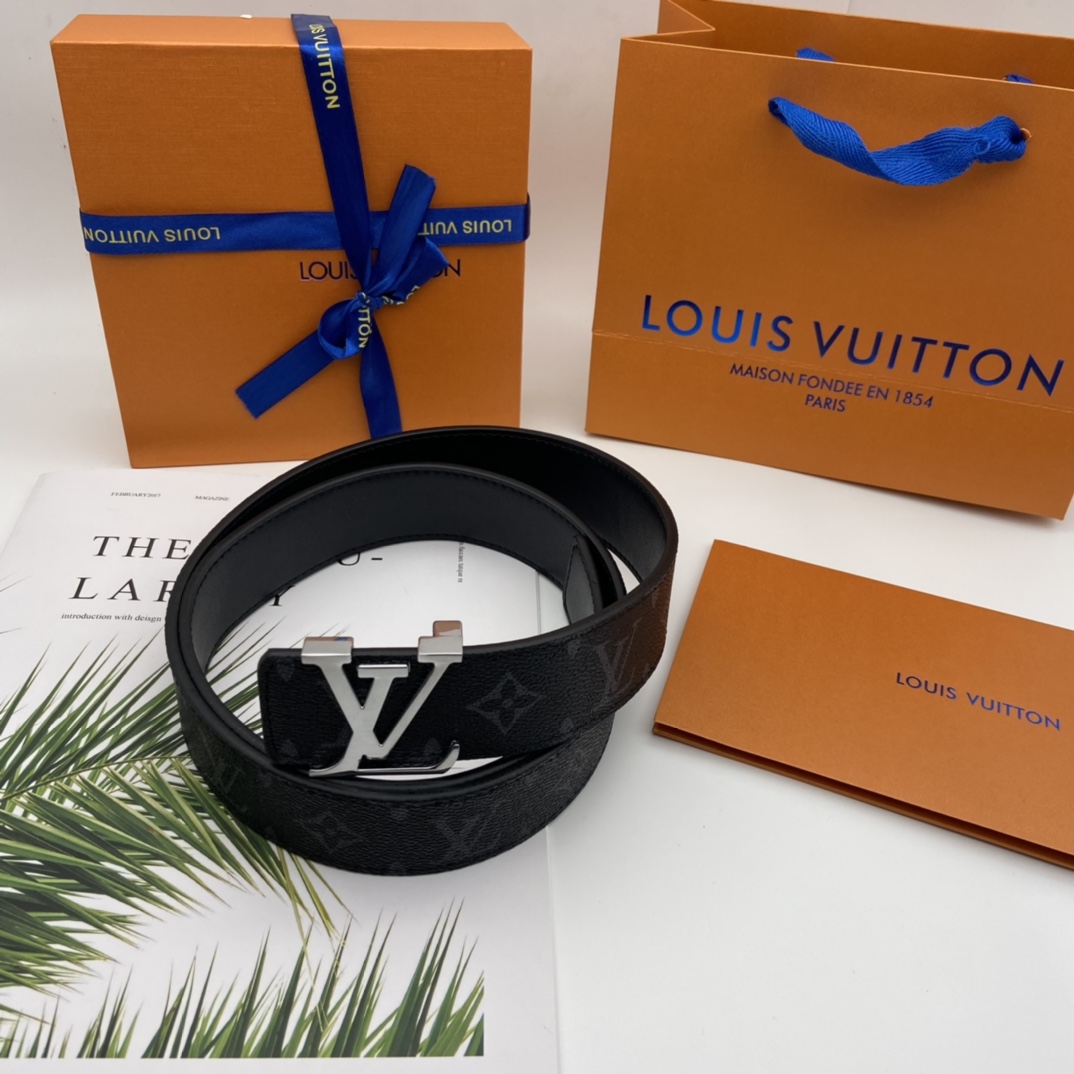 Louis Vuitton INITIALES 40MM REVERSIBLE