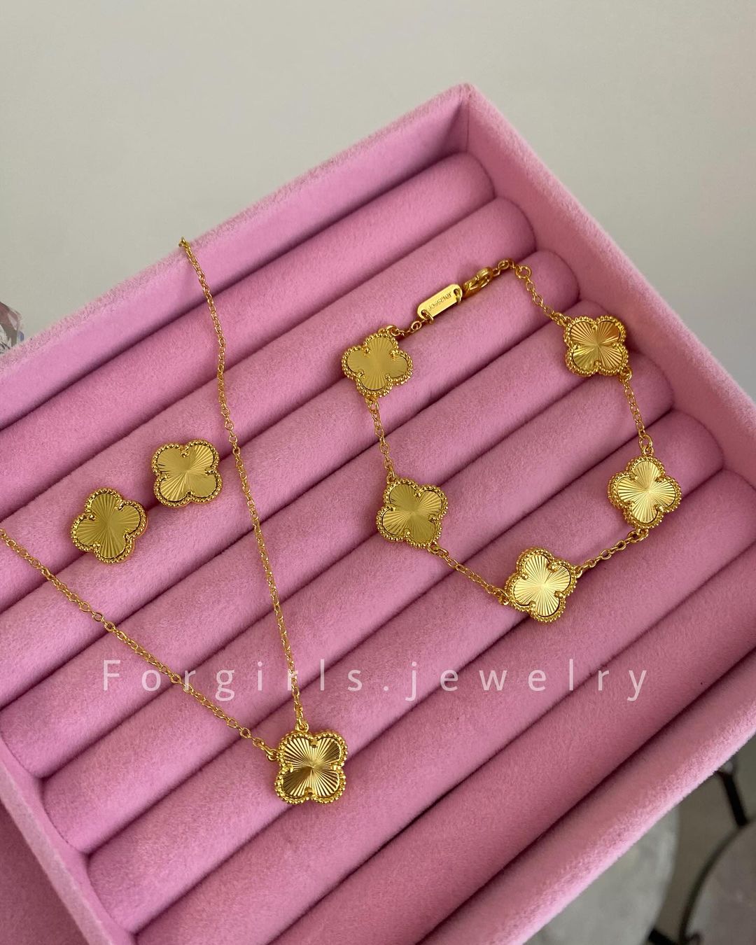 Van Cleef & Arpels Necklace, Bracelet and Earrings Set - 3 Pieces