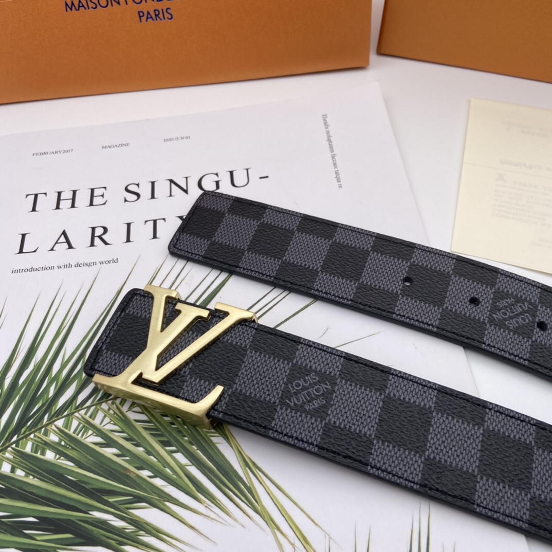 Louis Vuitton INITIALES 40MM REVERSIBLE