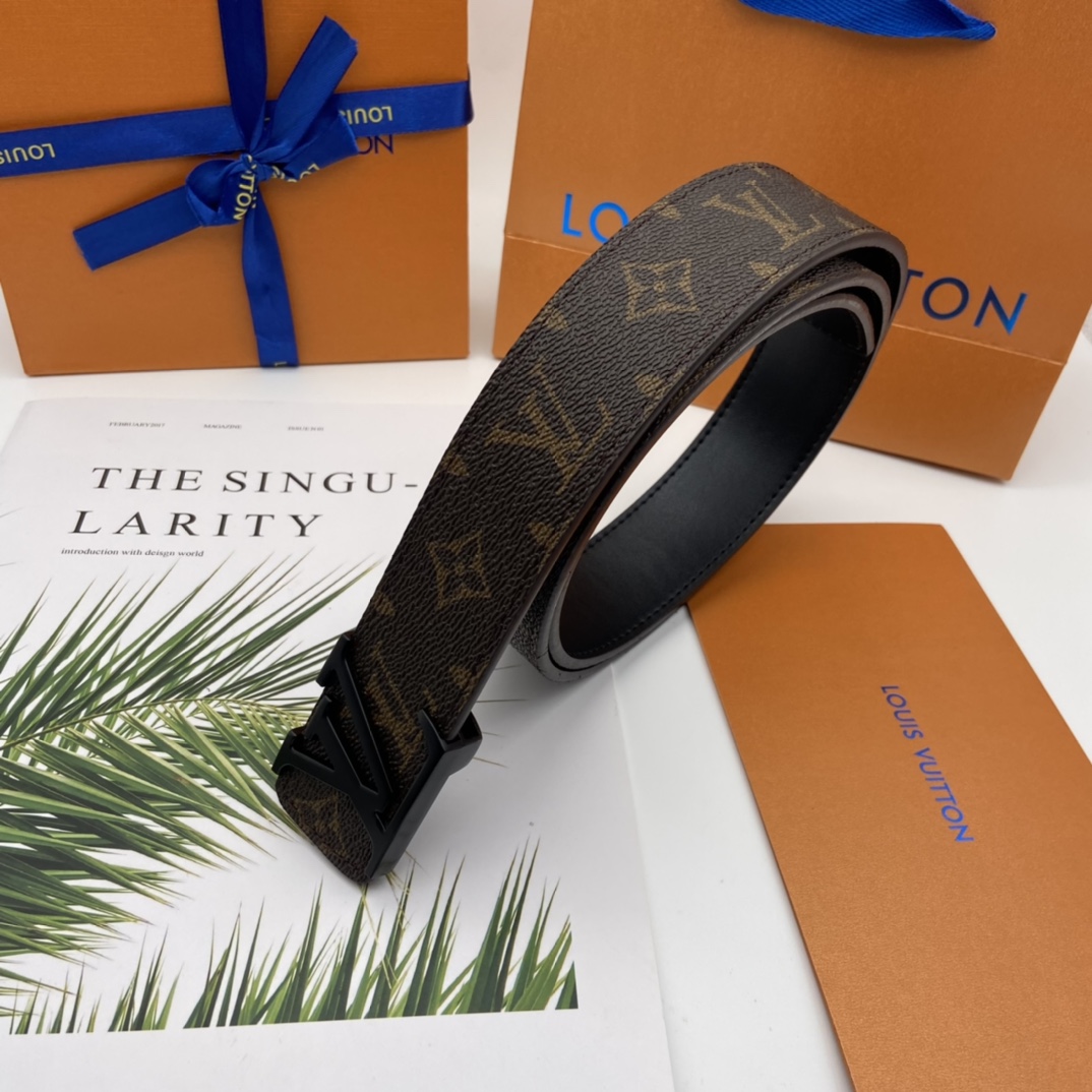 Louis Vuitton INITIALES 40MM REVERSIBLE