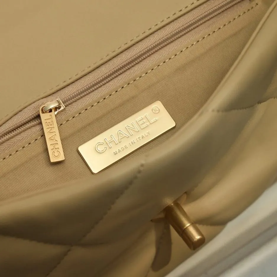 Chanel 19 Handbag AS1160