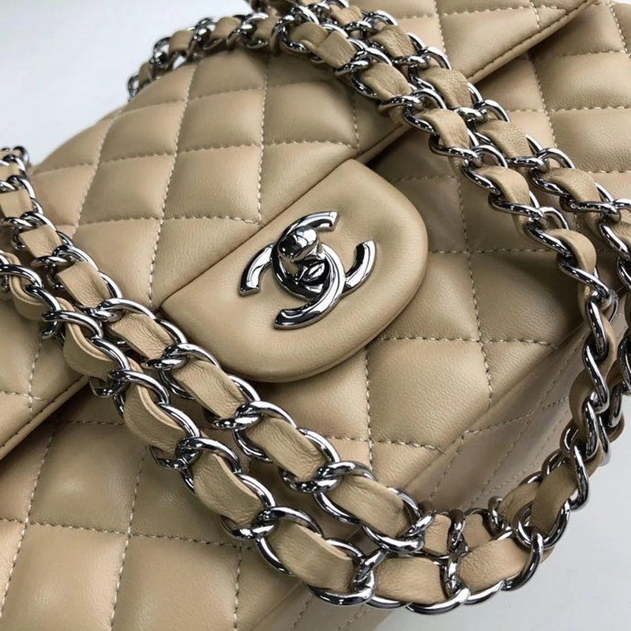 Chanel Classic Handbag Silver Hardware BeigeFor Women, Women’s Bags, Shoulder And Crossbody Bags 10.2in/26cm A01112