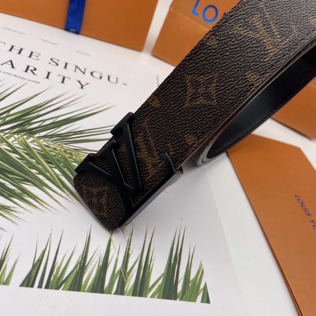 Louis Vuitton INITIALES 40MM REVERSIBLE