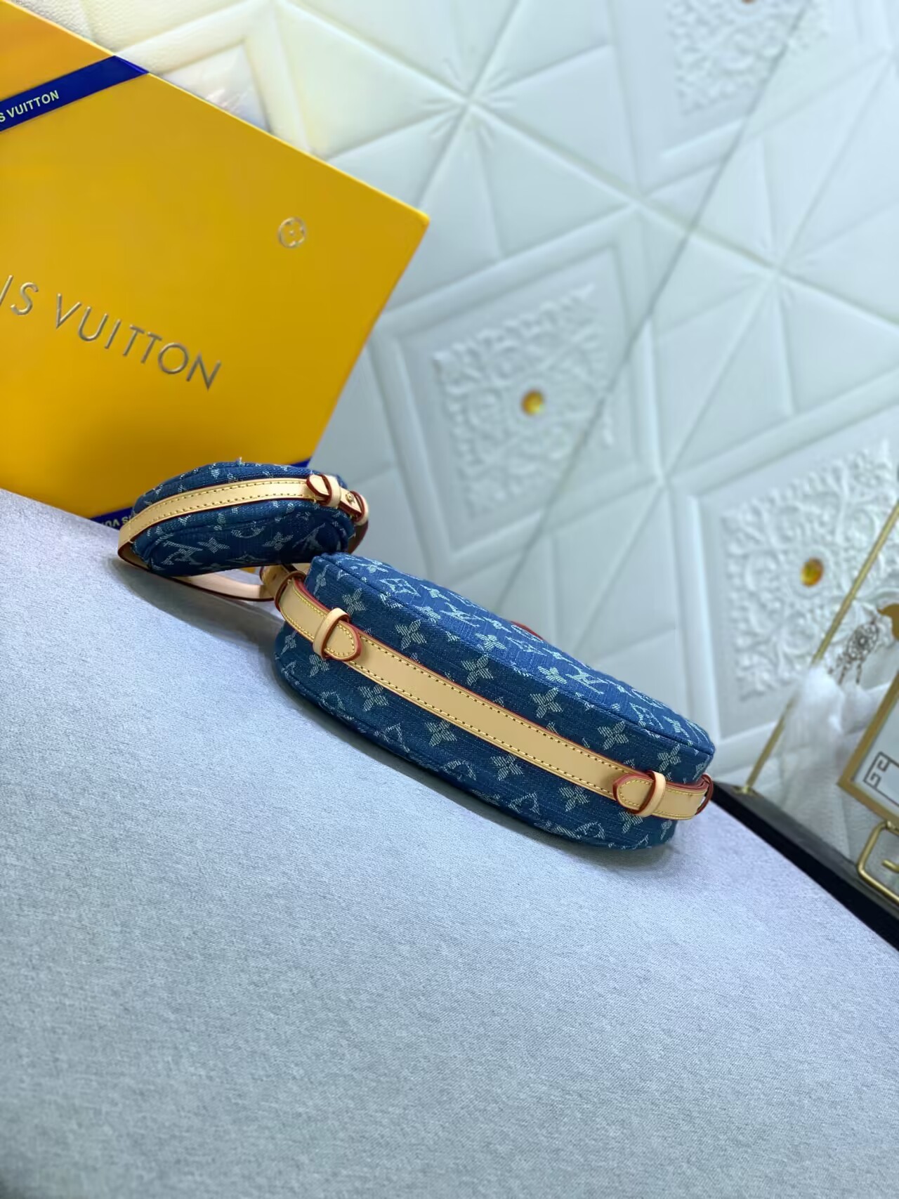 Louis Vuitton Croissant MM M46856