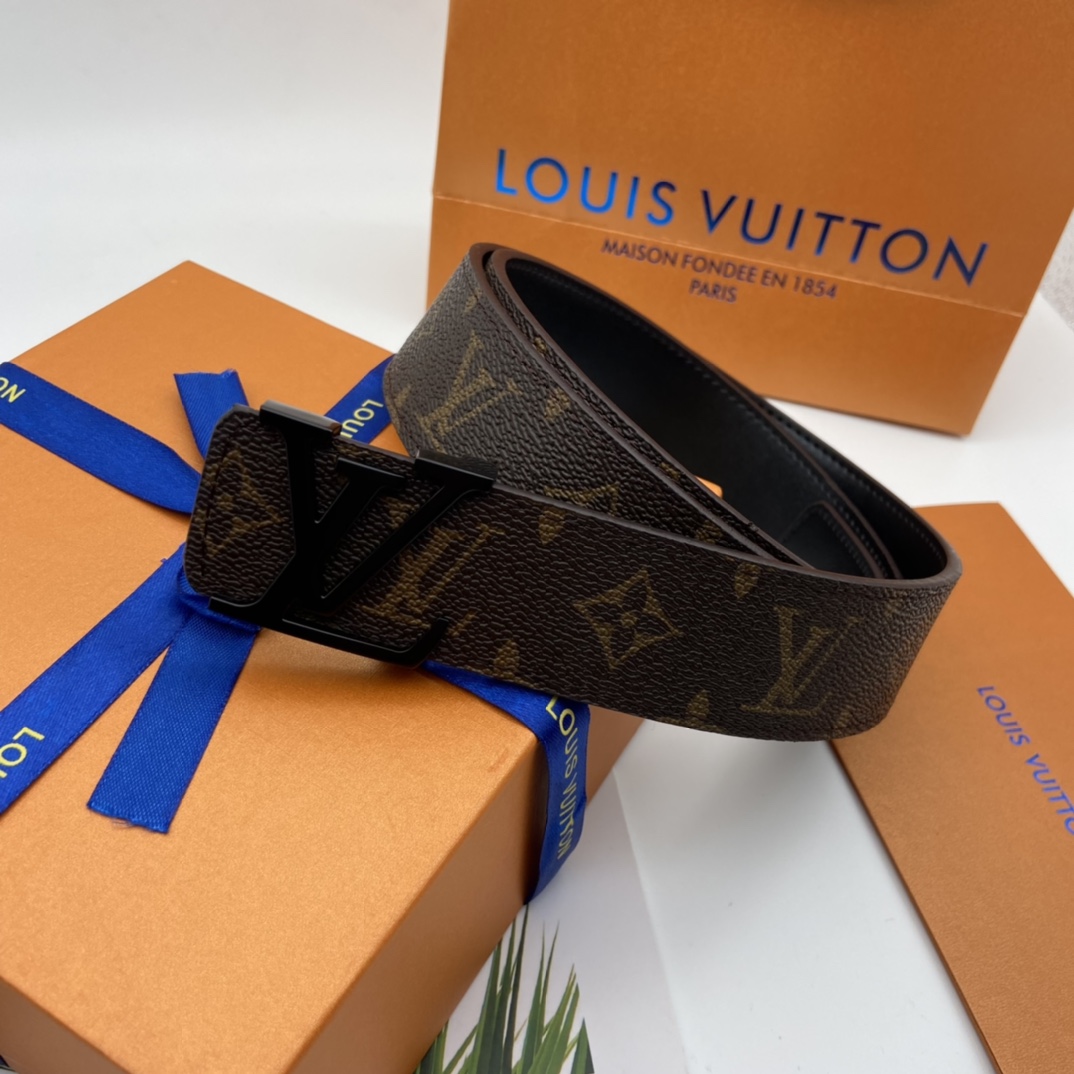 Louis Vuitton INITIALES 40MM REVERSIBLE