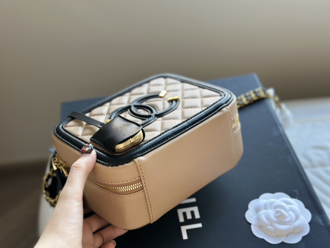 CHANEL Grained Calfskin CC Filigree Vanity Clutch With Chain