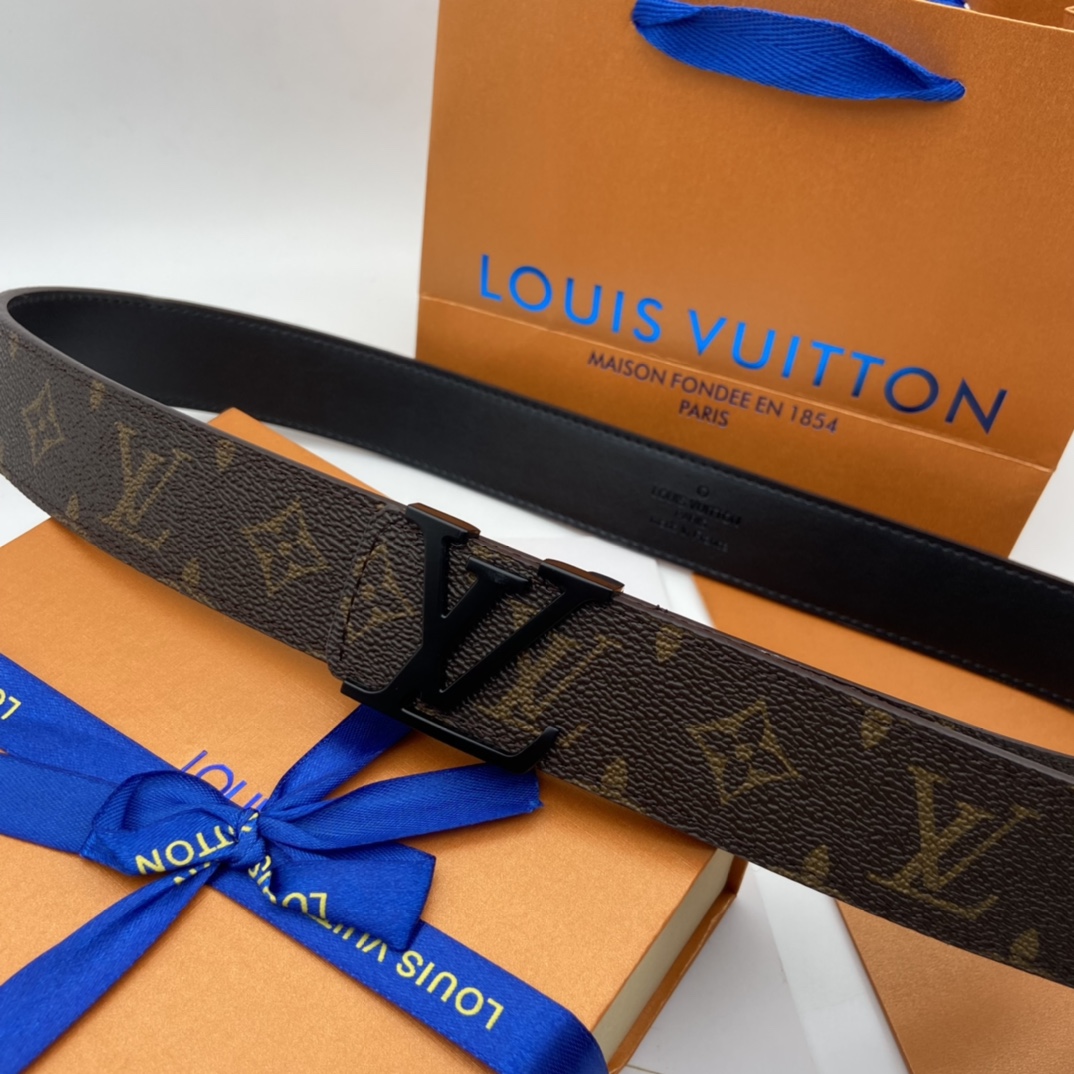 Louis Vuitton INITIALES 40MM REVERSIBLE