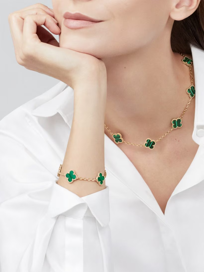 Van Cleef & Arpels 10-piece necklace set + 5-piece bracelet set
