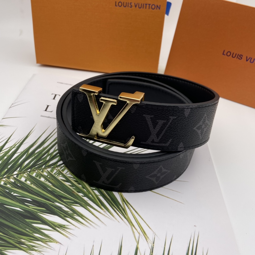 Louis Vuitton INITIALES 40MM REVERSIBLE