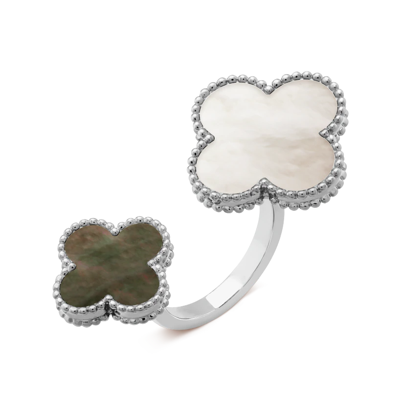 Magic Alhambra Ring Between the Finger