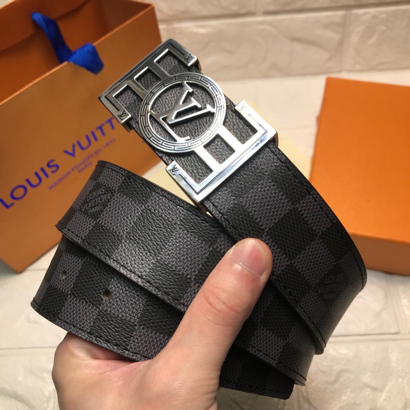 Louis Vuitton INITIALES 35MM REVERSIBLE BELT