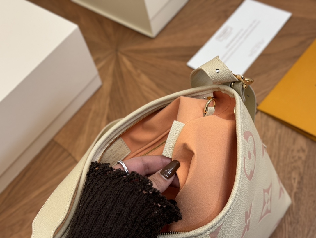 Louis Vuitton M24141 CarryAll PM