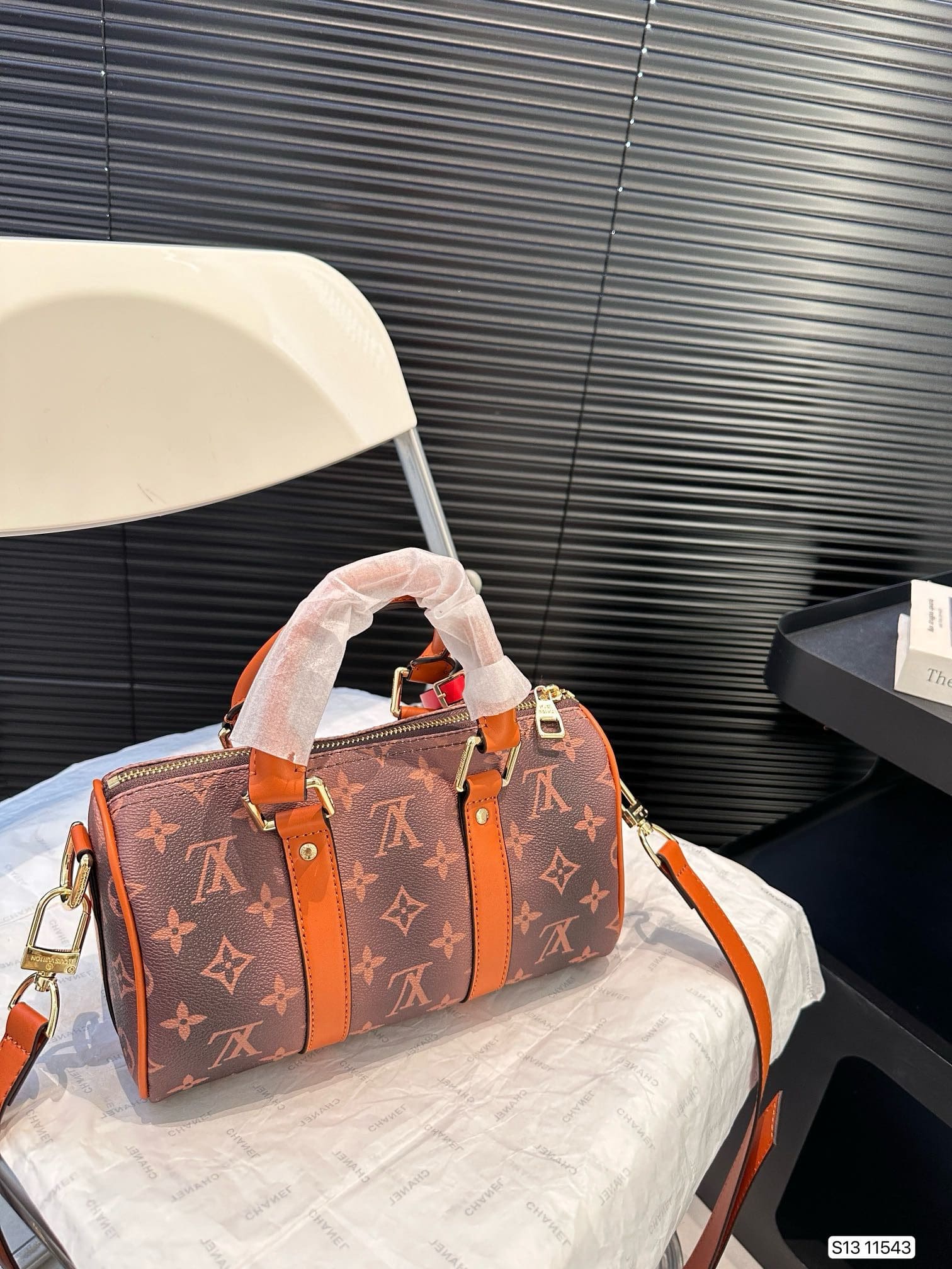 Louis Vuitton M11542 Keepall Bandoulière 25