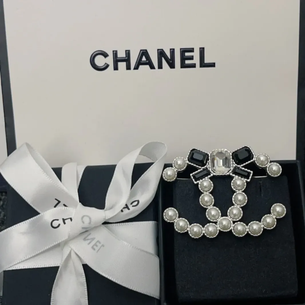 High quality CC brooch