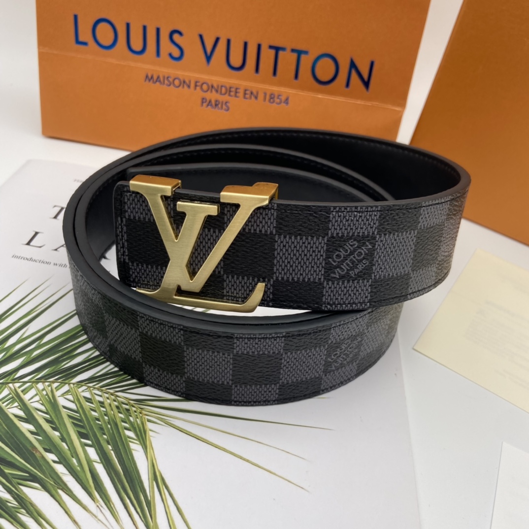 Louis Vuitton INITIALES 40MM REVERSIBLE