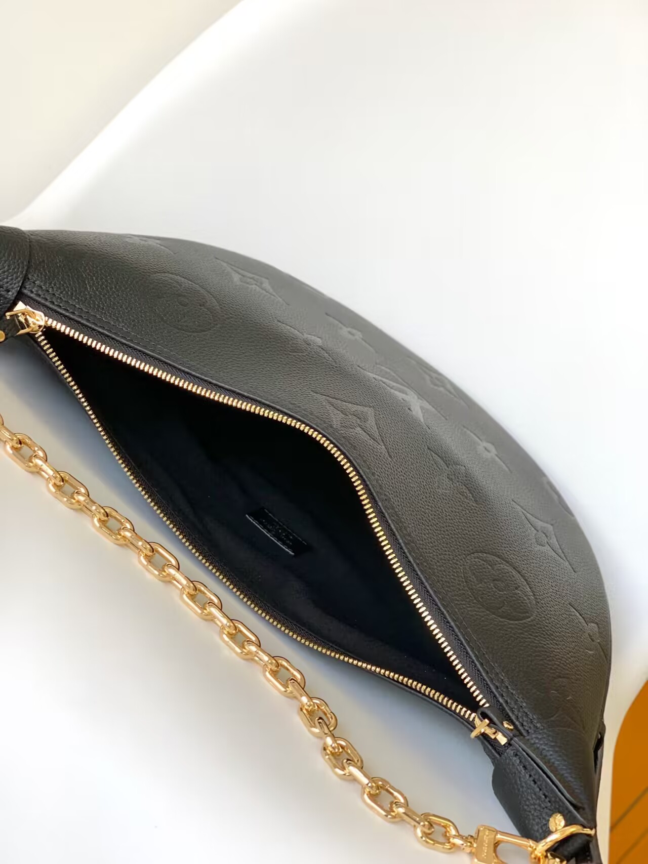 Louis Vuitton Loop Hobo M46725