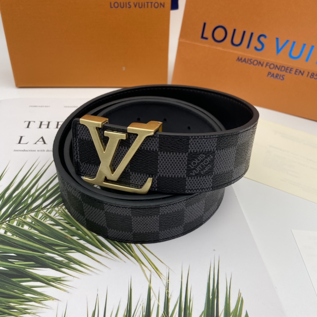 Louis Vuitton INITIALES 40MM REVERSIBLE