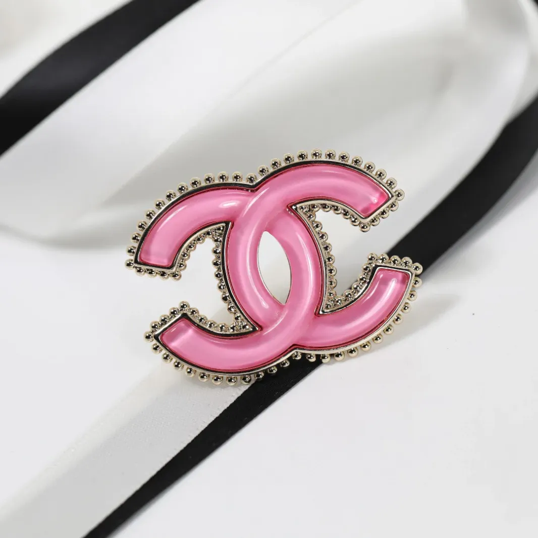 High quality 24P Pink CC brooch
