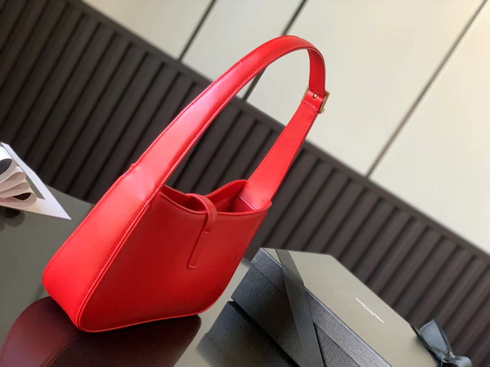 YSL Le 5 A 7  Hobo Bag In Smooth Leather