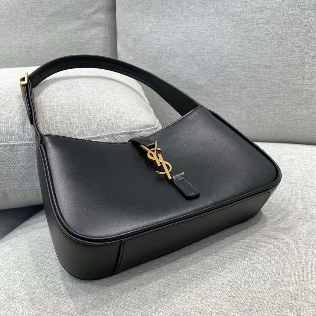YSL Le 5 A 7  Hobo Bag In Smooth Leather