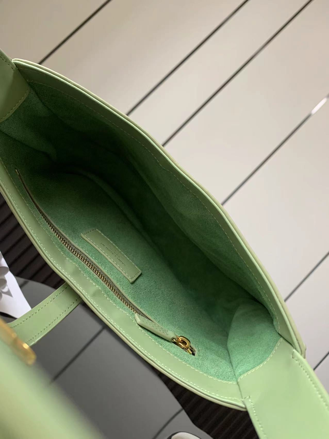 YSL Le 5 A 7  Hobo Bag In Smooth Leather